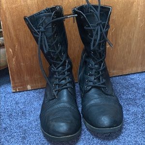 Combat boots